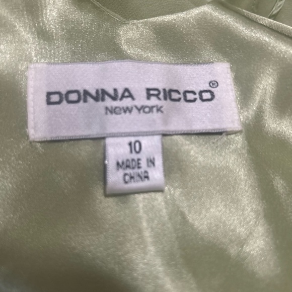 Donna Ricco
100% Silk Donna Ricco  Green Maxi Dress with Floral Embroidery sz 10 - Picture 8 of 10